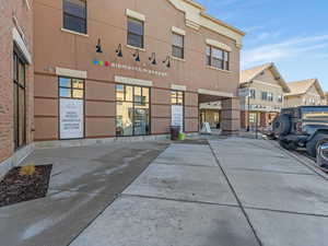 Shopping and entertainment around the corner