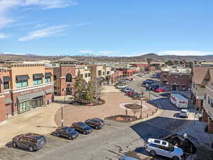 Shopping and entertainment around the corner