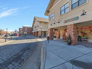 Shopping and entertainment around the corner