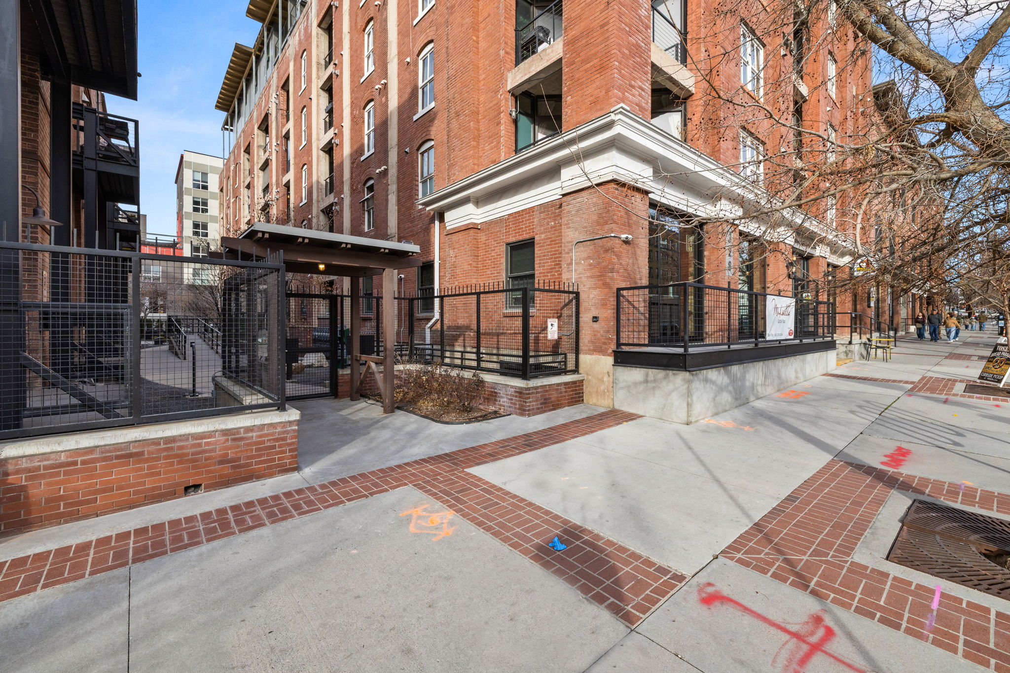 View of apartment building / complex