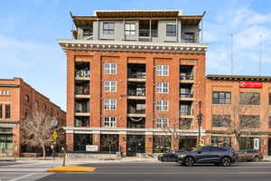View of apartment building / complex