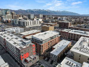 City view featuring mountains