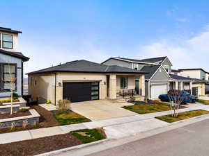 Gorgeous Rambler, east bench ridge, Views of Mtns, valleys, the Great Salt Lake. Lovely Porch, east facing!
