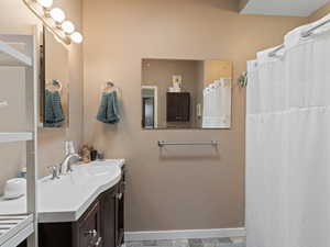 Main bath East Unit