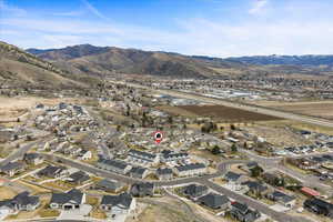 Aerial overview of property's location with nearby area and mountains