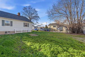View of yard with a residential view