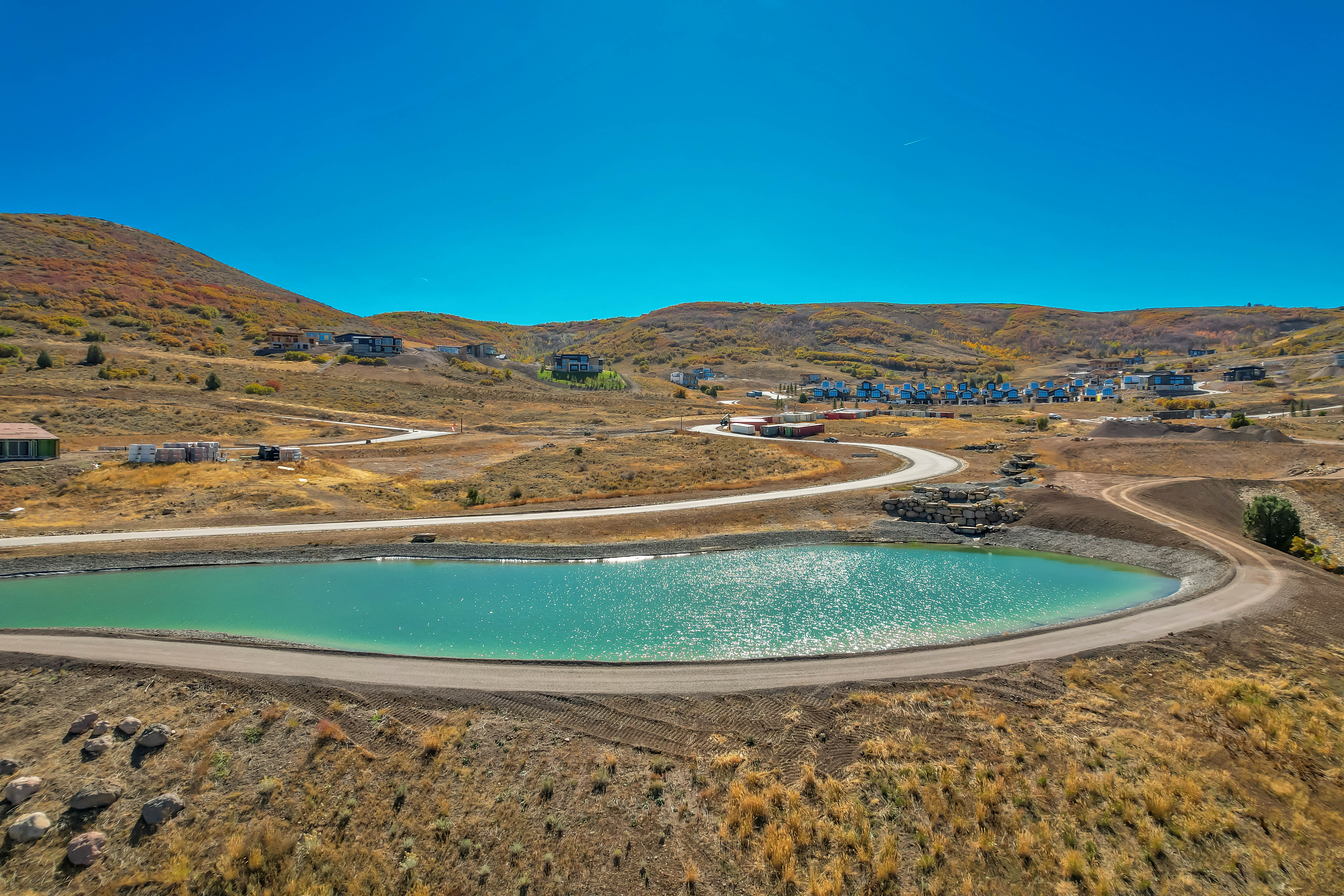 View of pool featuring a mountain view