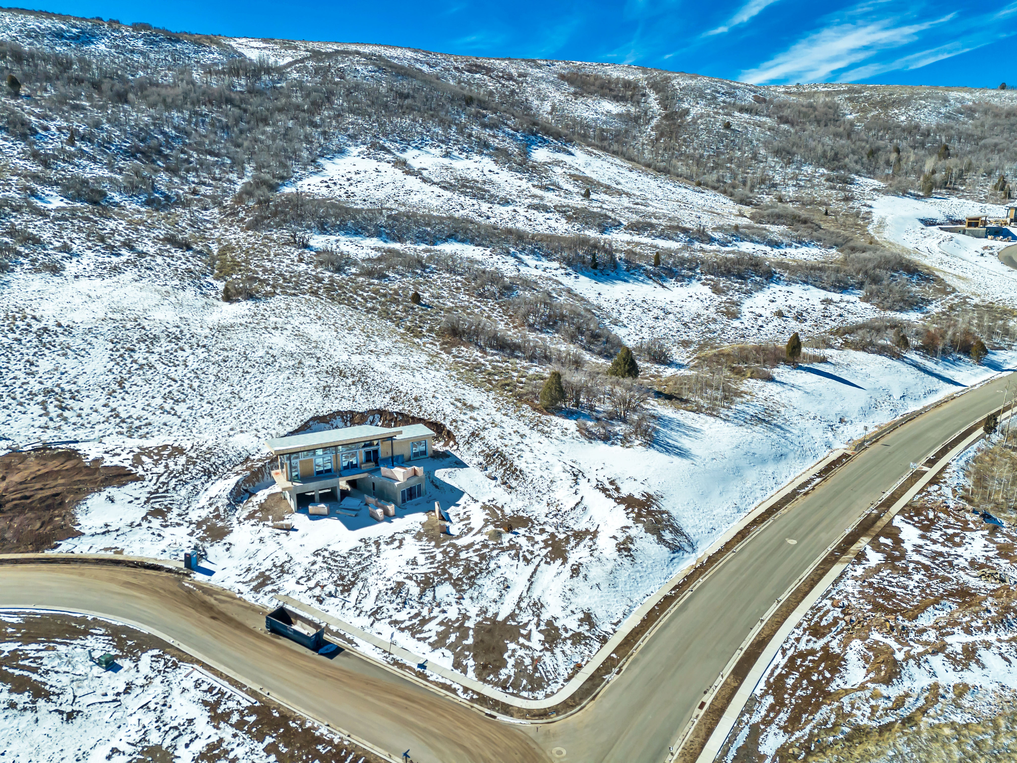 Snowy aerial view with a mountain view