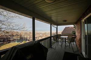 Balcony with outdoor dining space and a mountain view