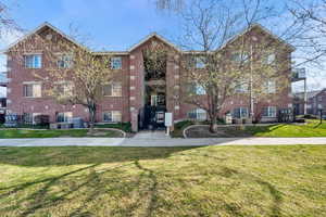 View of apartment building / complex