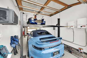 Secondary garage with car lift