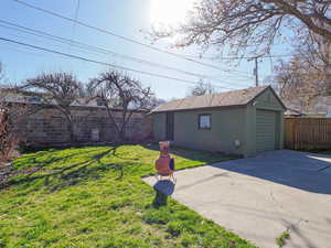 Nice, private back yard.