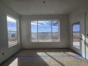Unfurnished room featuring a mountain view