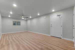 room featuring light wood-style floors, recessed lighting, a ceiling fan, and a textured ceiling