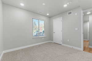 room with light colored carpet, a smoke detector, and recessed lighting
