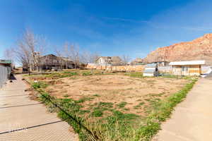 View of yard featuring an outbuilding and a residential view