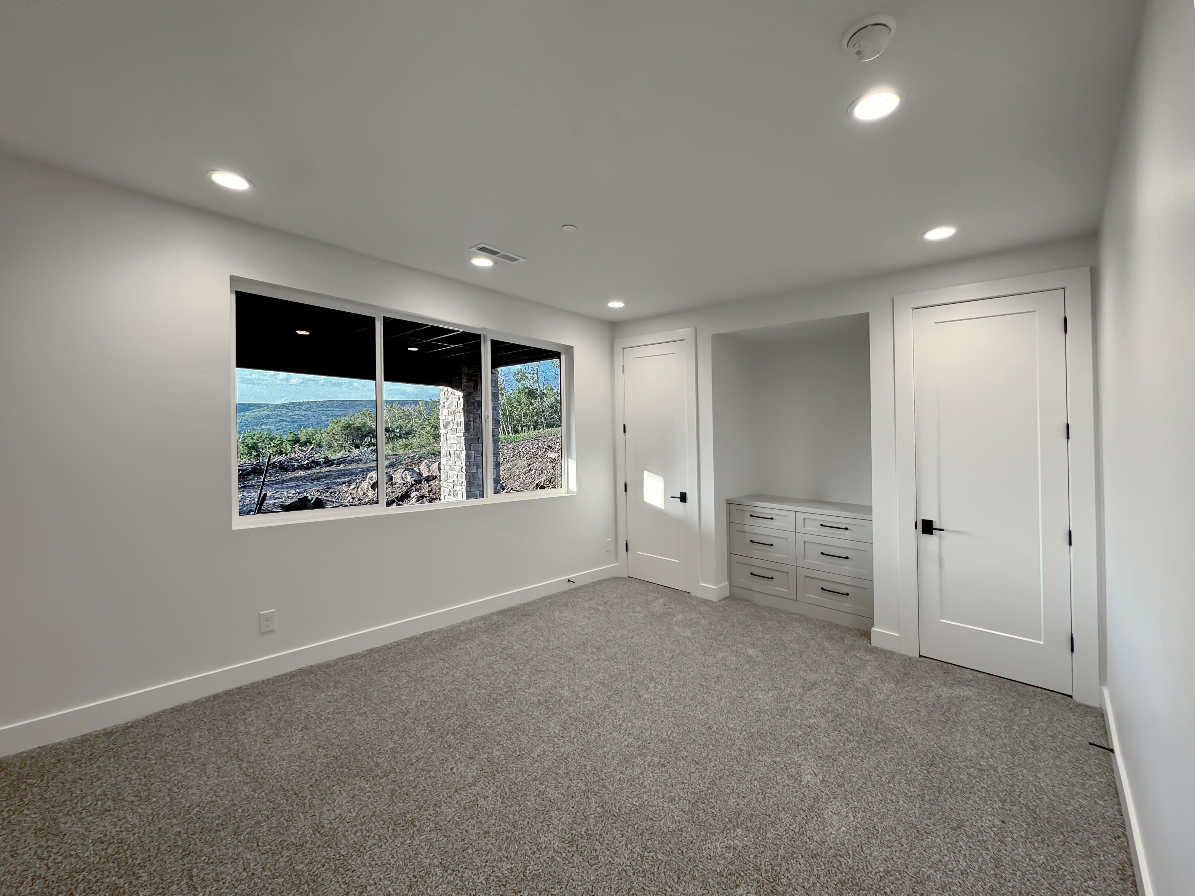 Unfurnished bedroom with carpet floors and recessed lighting