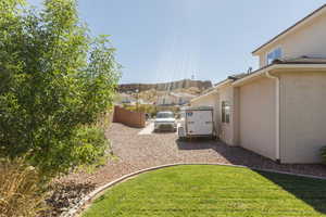 View of yard featuring a mountain view