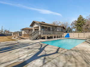 Virtual staging used to show swimming pool open.