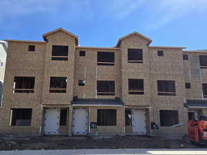 View of apartment building / complex
