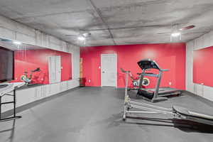 Exercise area featuring a ceiling fan