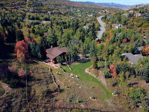 Aerial view of property and surrounding area featuring a mountain backdrop