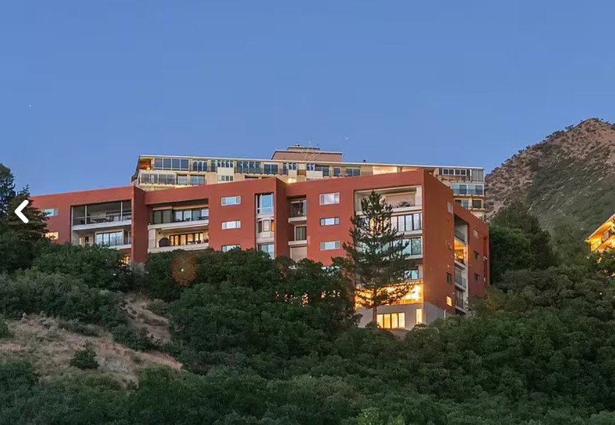 View of apartment building / complex