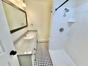 2nd bathroom main floor