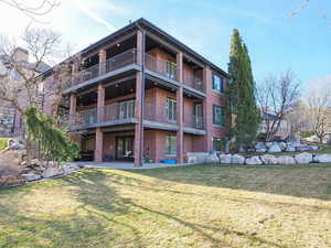 View of apartment building / complex