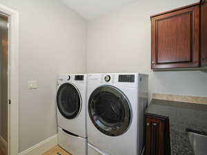 Laundry area with baseboards and washing machine and clothes dryer