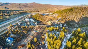 Aerial view of property's location featuring a mountain backdrop