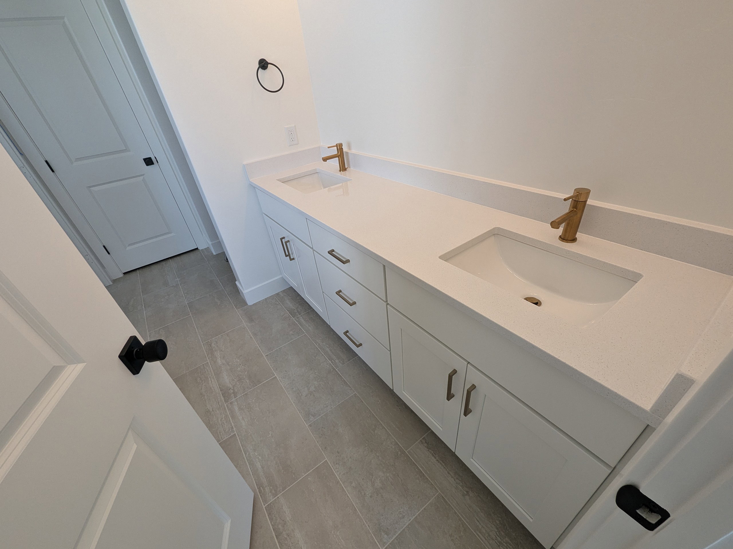 Primary dual Vanity