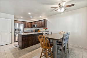 Kitchen (alt view)