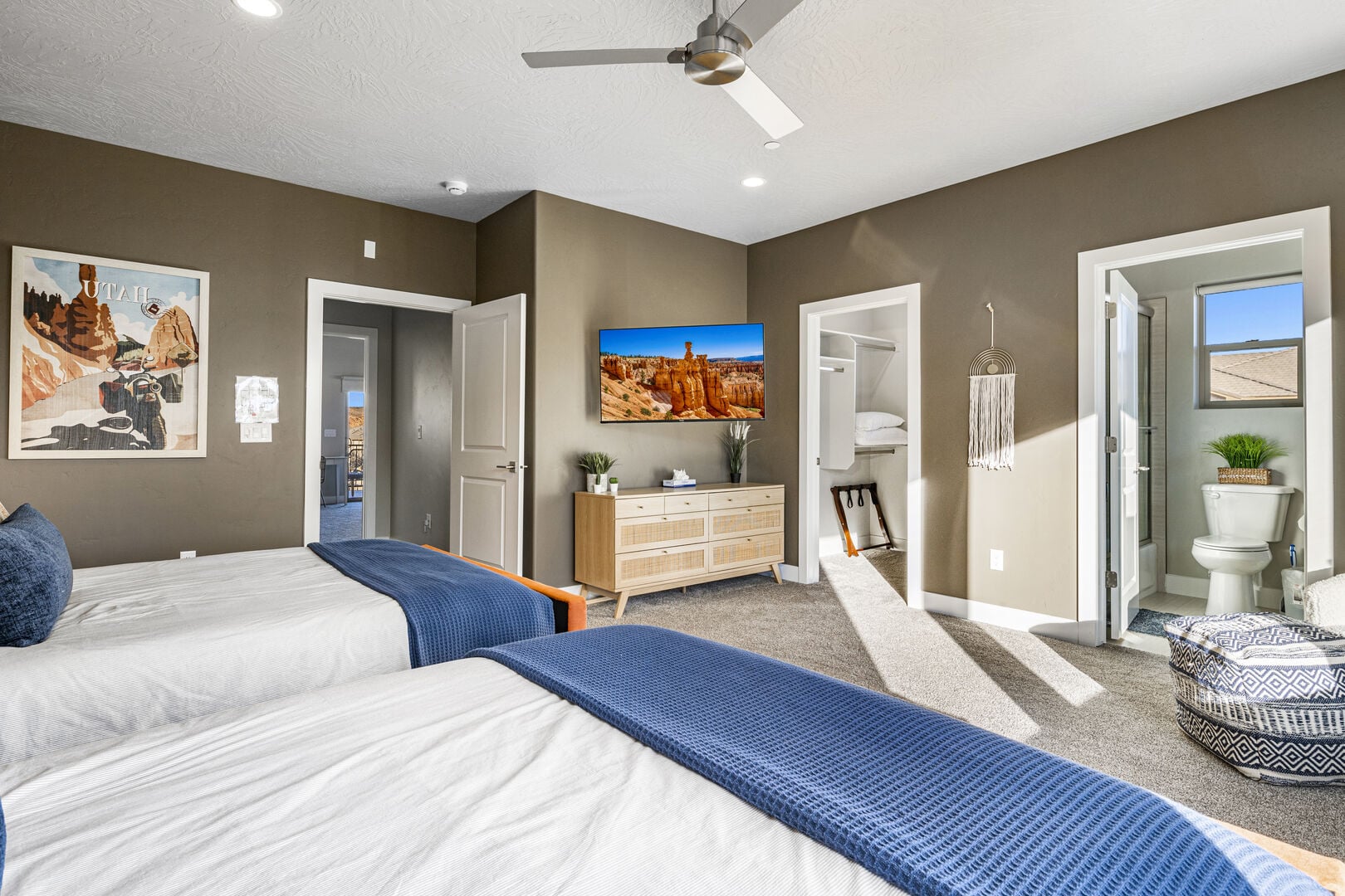 Carpeted bedroom featuring ensuite bathroom, a ceiling fan, and recessed lighting