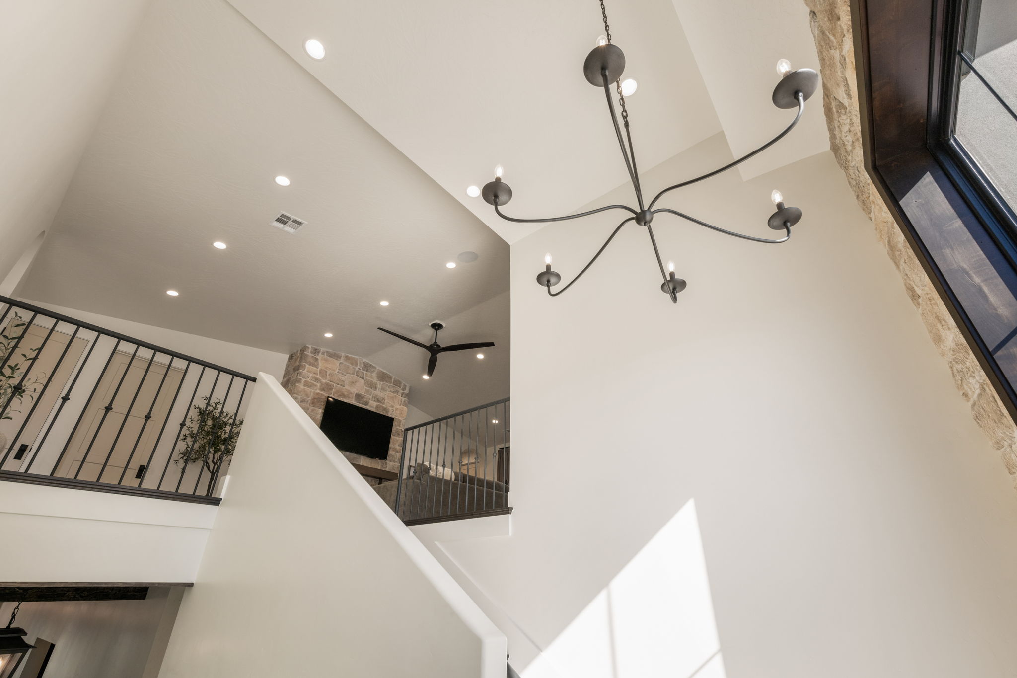 Detailed view of ceiling fan and recessed lighting