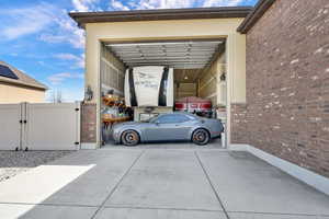 Double bay, sink, plumbed for gas
