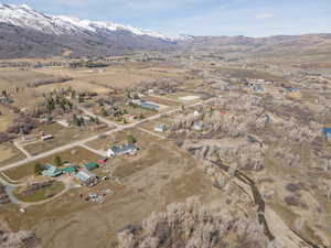 Dead end street with large lots.