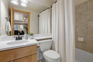 Upstairs full bathroom