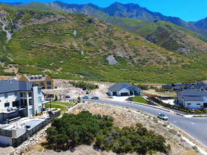Aerial view of residential area featuring a mountain backdrop