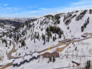 Snowy aerial view featuring a mountain view