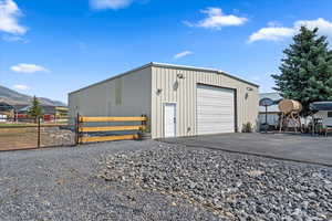 Detached garage with driveway and a mountain view