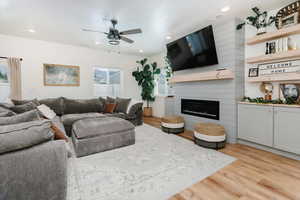 Living Room with fireplace