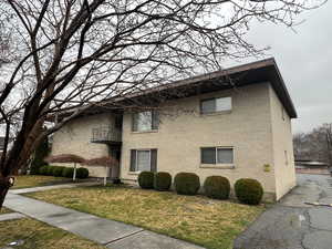 View of apartment building / complex