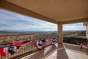 Balcony featuring a mountain view