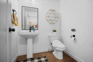 1/2 bath with LVP flooring and pedestal sink.