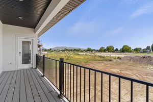 Balcony featuring a mountain view
