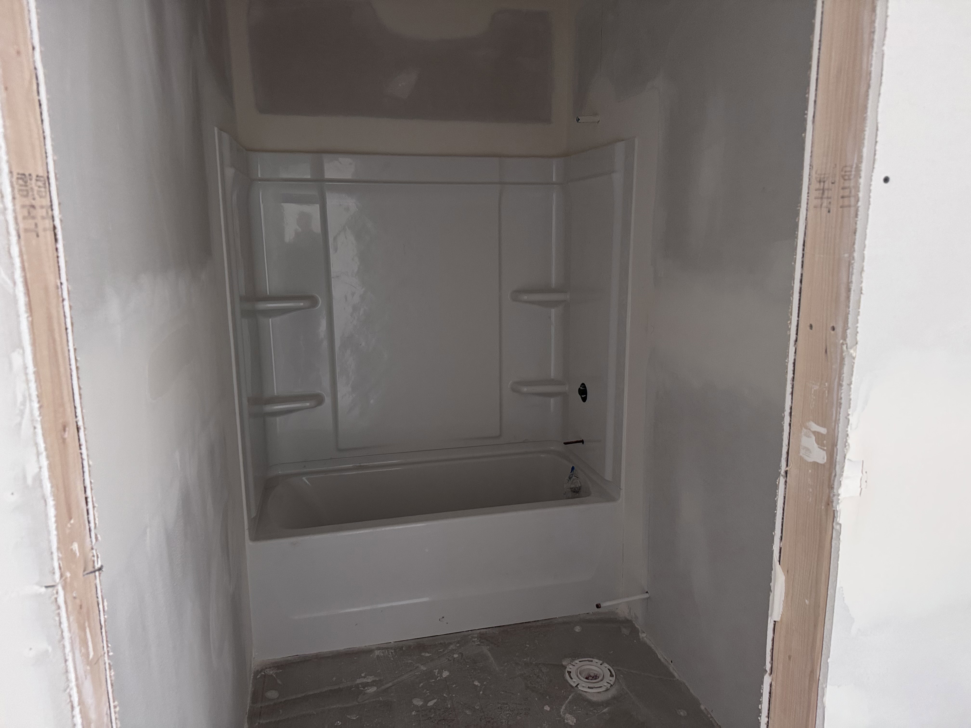 Bathroom with shower / bathtub combination