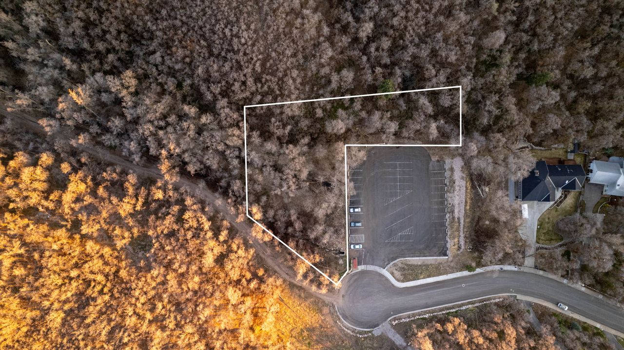 Aerial view of property's location featuring property boundaries highlighted
