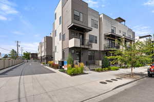 View of apartment building / complex