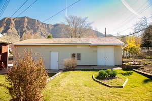 Side view of the 2 car garage and work shop entrance behind the garage